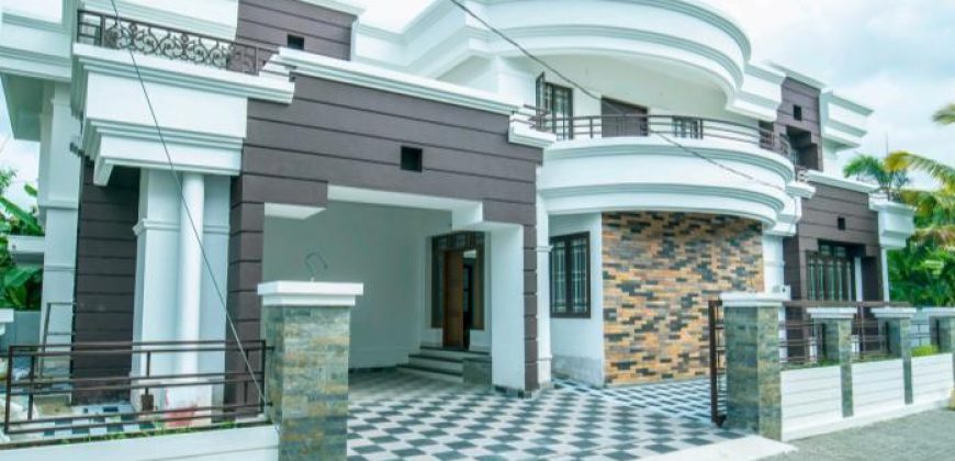 4100 SQFT LUXURY VILLA FOR SALE VENNALA, PALARIVATTOM