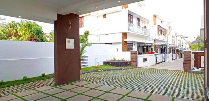 BRAND NEW 4 BHK VILLA WITH 8.5 CENT LAND KAKKANAD KOCHI