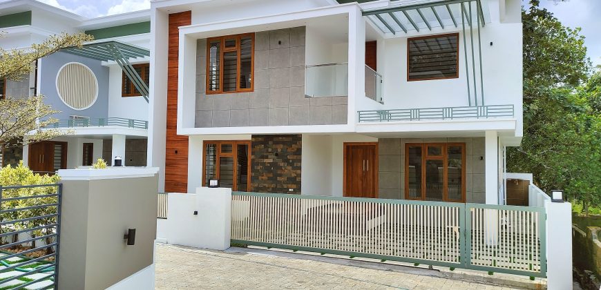 BRAND NEW 4 BHK VILLA FOR SALE KAKKANAD,KOCHI